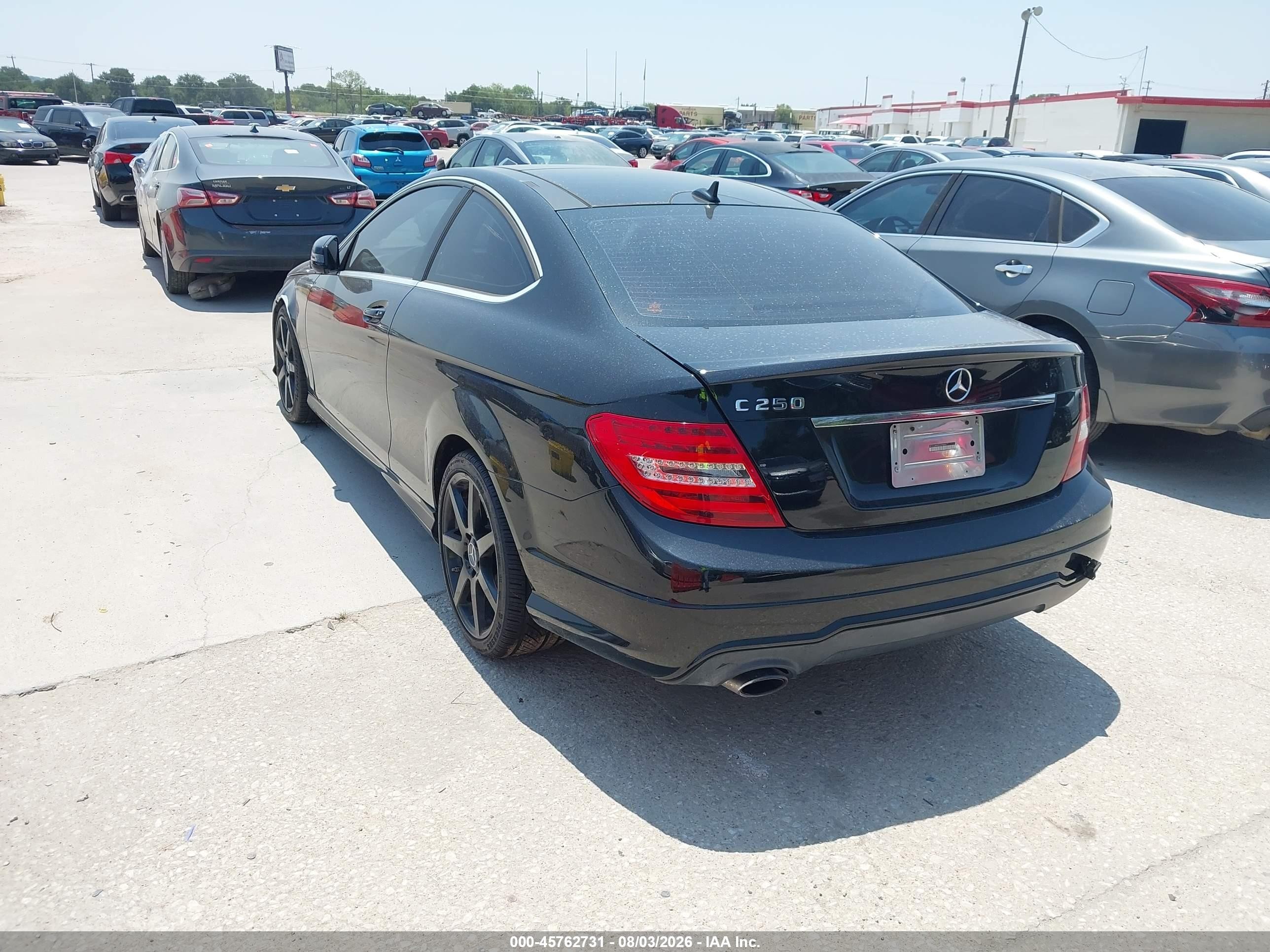 2013 Mercedes-benz C 250   Черный vin: WDDGJ4HB3DG058941