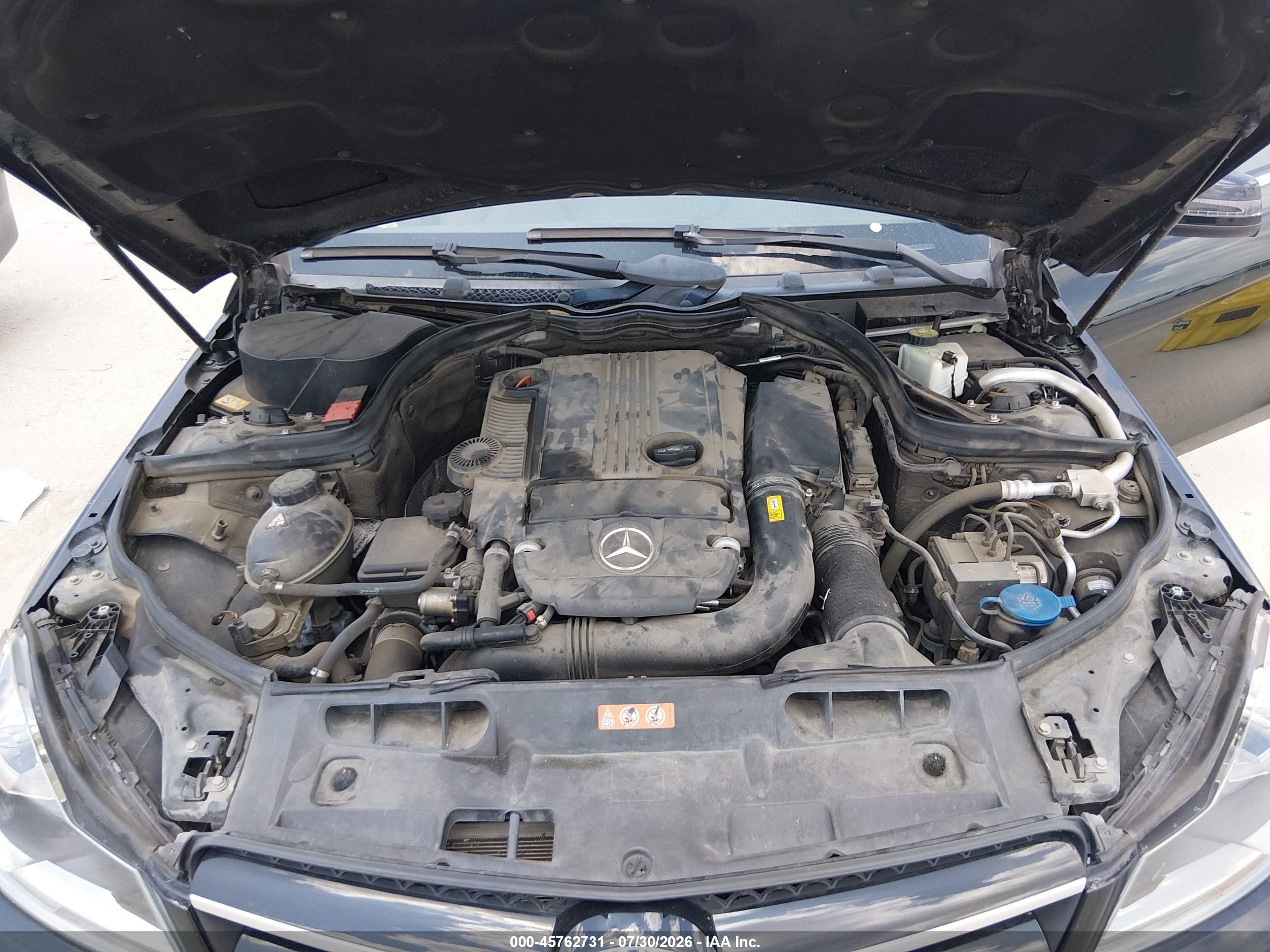2013 Mercedes-benz C 250   Черный vin: WDDGJ4HB3DG058941