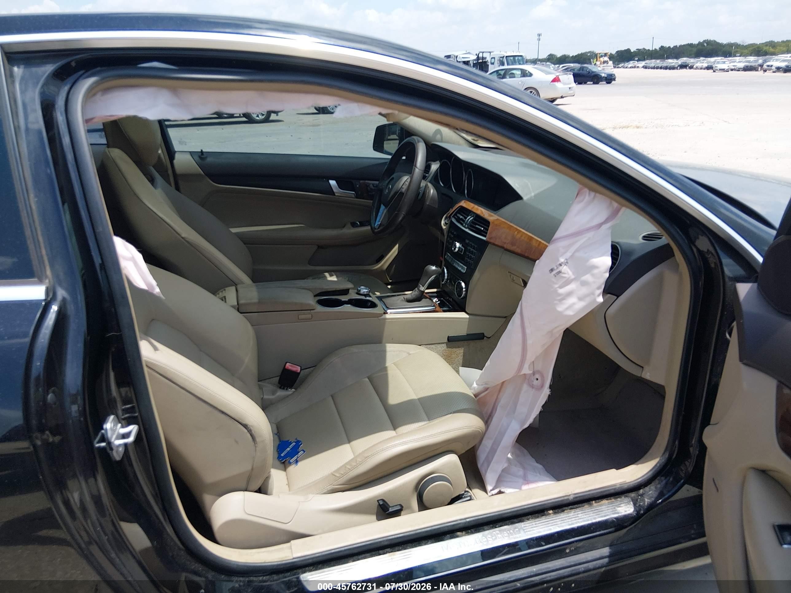 2013 Mercedes-benz C 250   Черный vin: WDDGJ4HB3DG058941