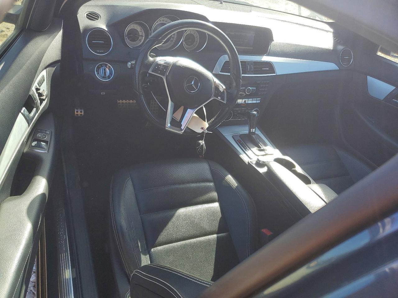 2014 Mercedes-benz C 250 Угольный vin: WDDGJ4HB3EG274418