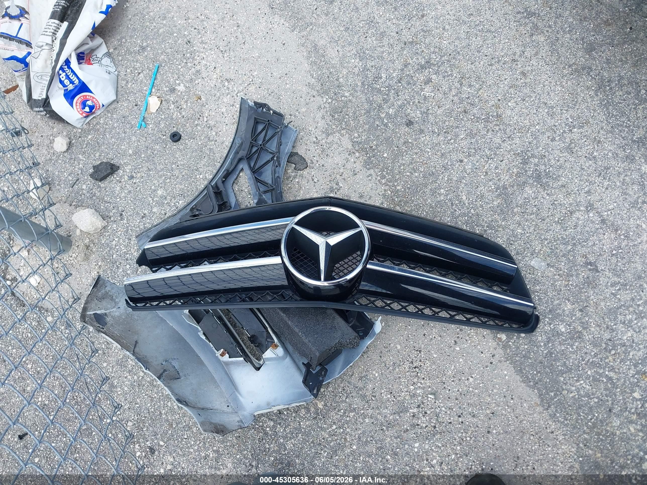 2015 Mercedes-benz C 250   Белый vin: WDDGJ4HB3FG348924