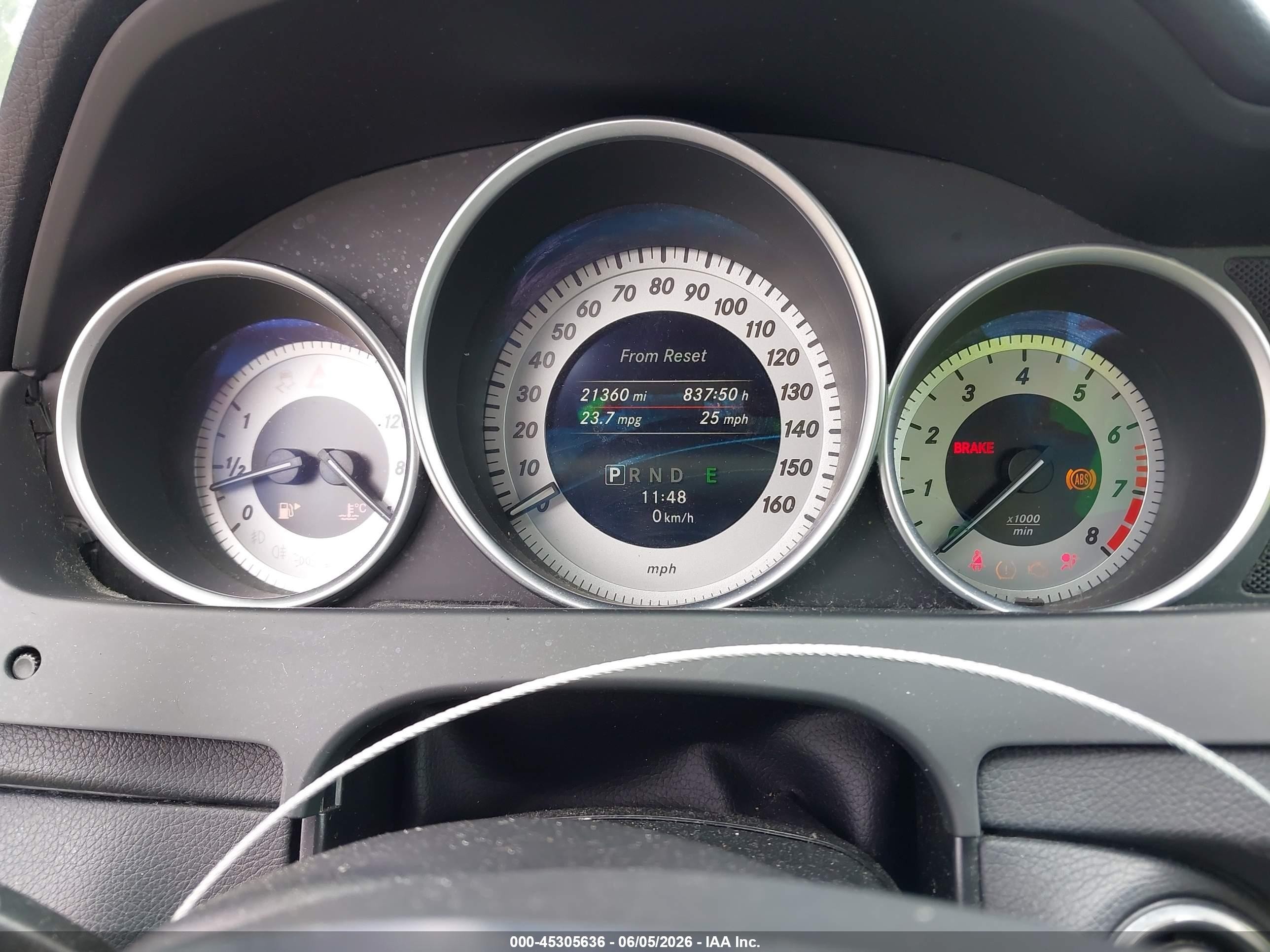 2015 Mercedes-benz C 250   Белый vin: WDDGJ4HB3FG348924