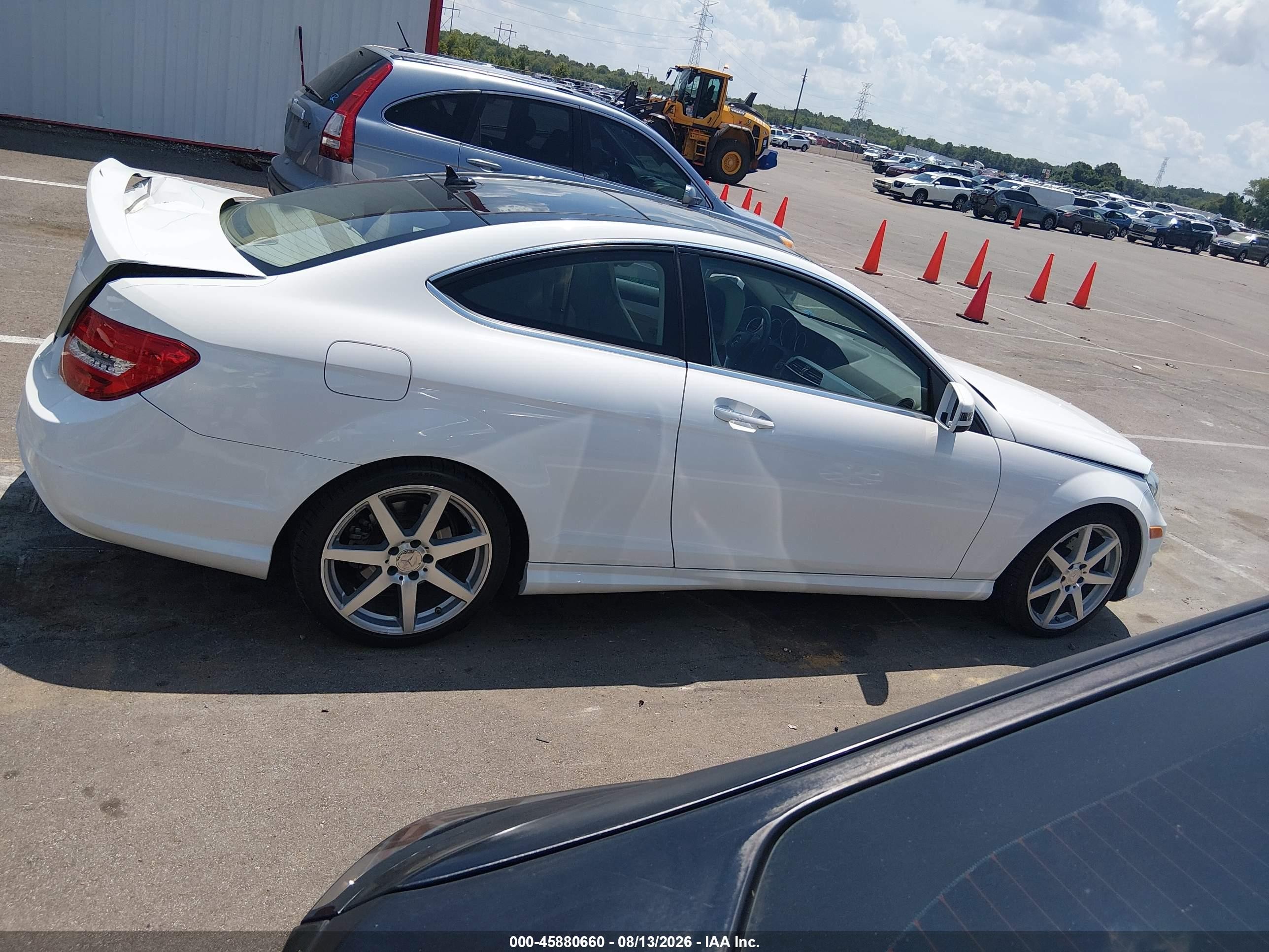 2015 Mercedes-benz C 250   White vin: WDDGJ4HB3FG369739