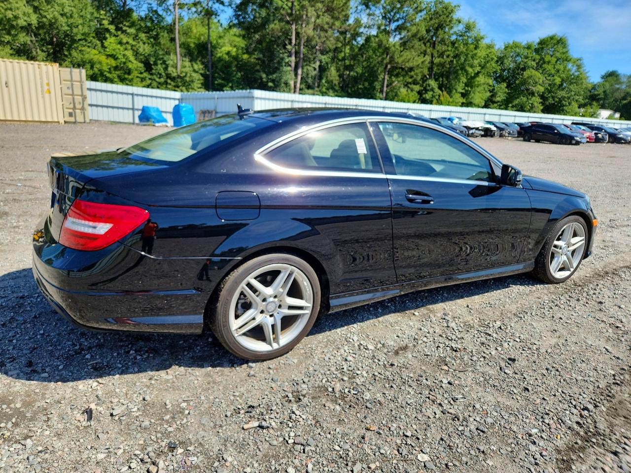 2015 Mercedes-benz C 250 Black vin: WDDGJ4HB3FG431561