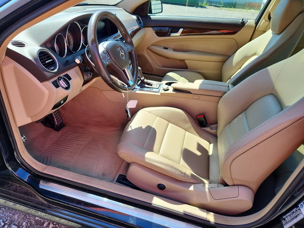 2015 Mercedes-benz C 250 Black vin: WDDGJ4HB3FG431561