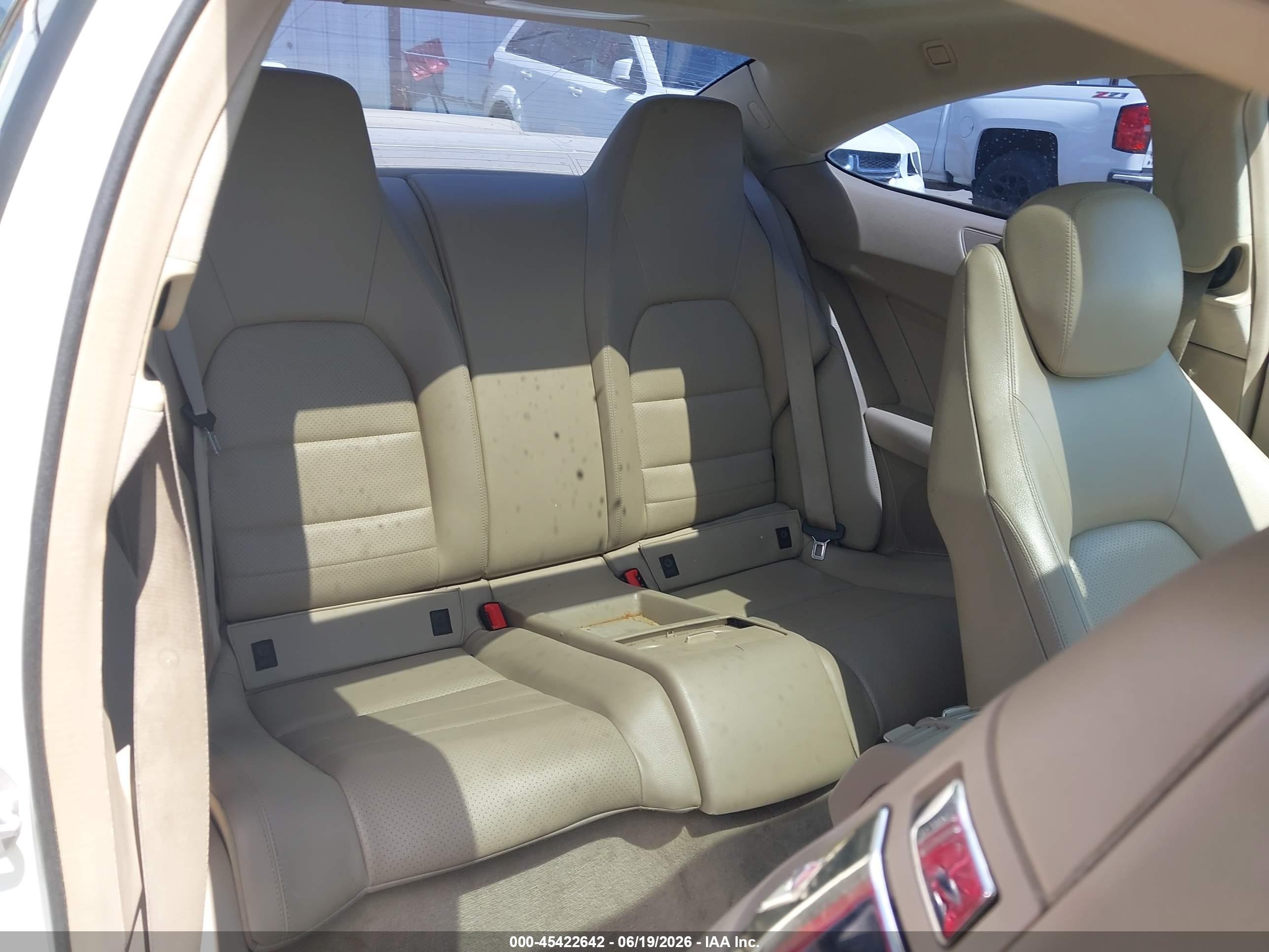 2012 Mercedes-benz C 250 White vin: WDDGJ4HB4CF847832