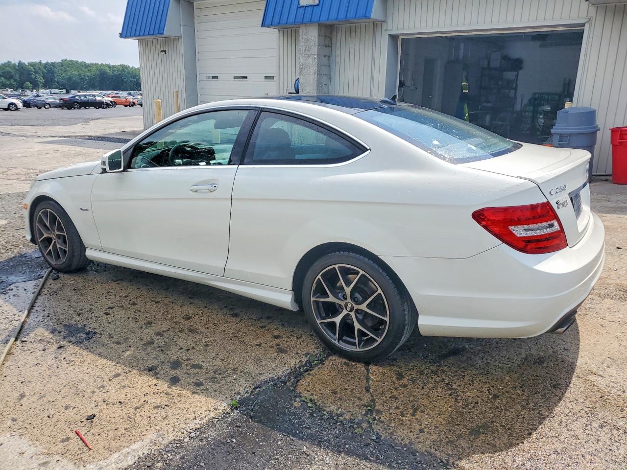 2012 Mercedes-benz C 250 White vin: WDDGJ4HB4CF856501