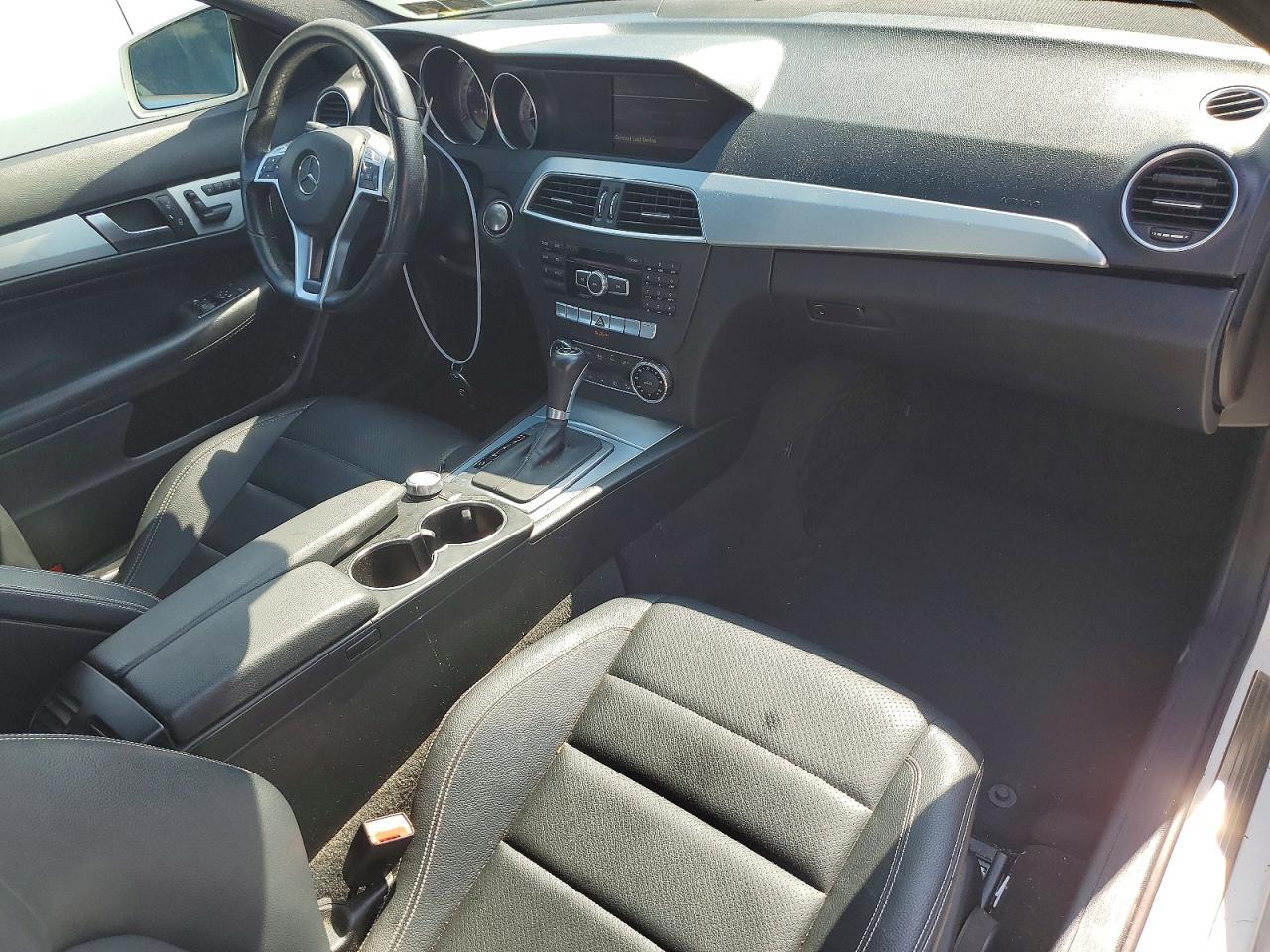 2012 Mercedes-benz C 250 White vin: WDDGJ4HB4CF856501