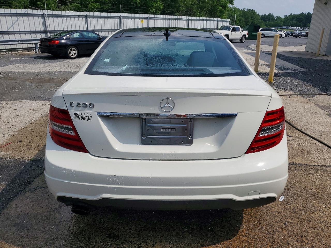 2012 Mercedes-benz C 250 White vin: WDDGJ4HB4CF856501