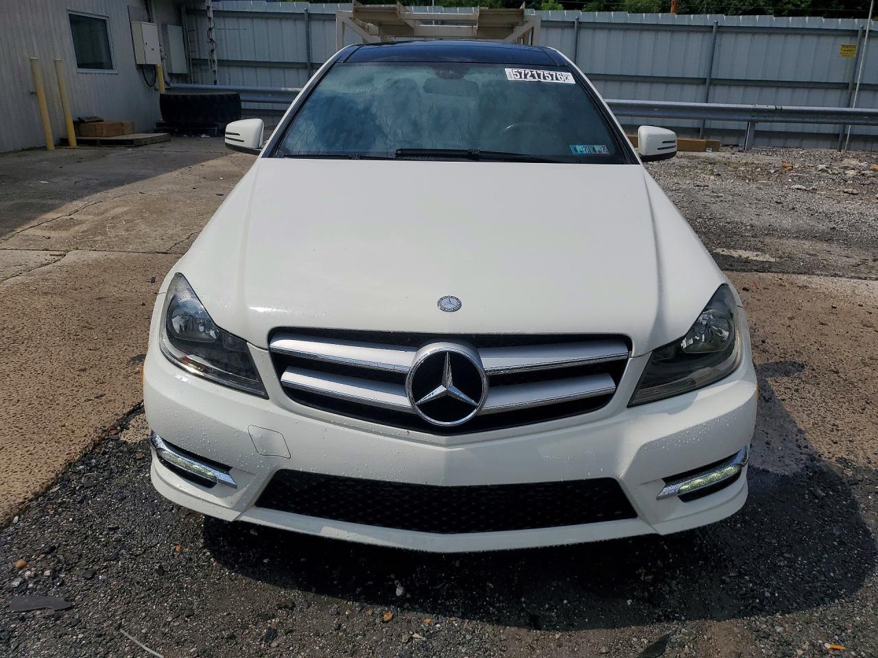 2012 Mercedes-benz C 250 White vin: WDDGJ4HB4CF856501