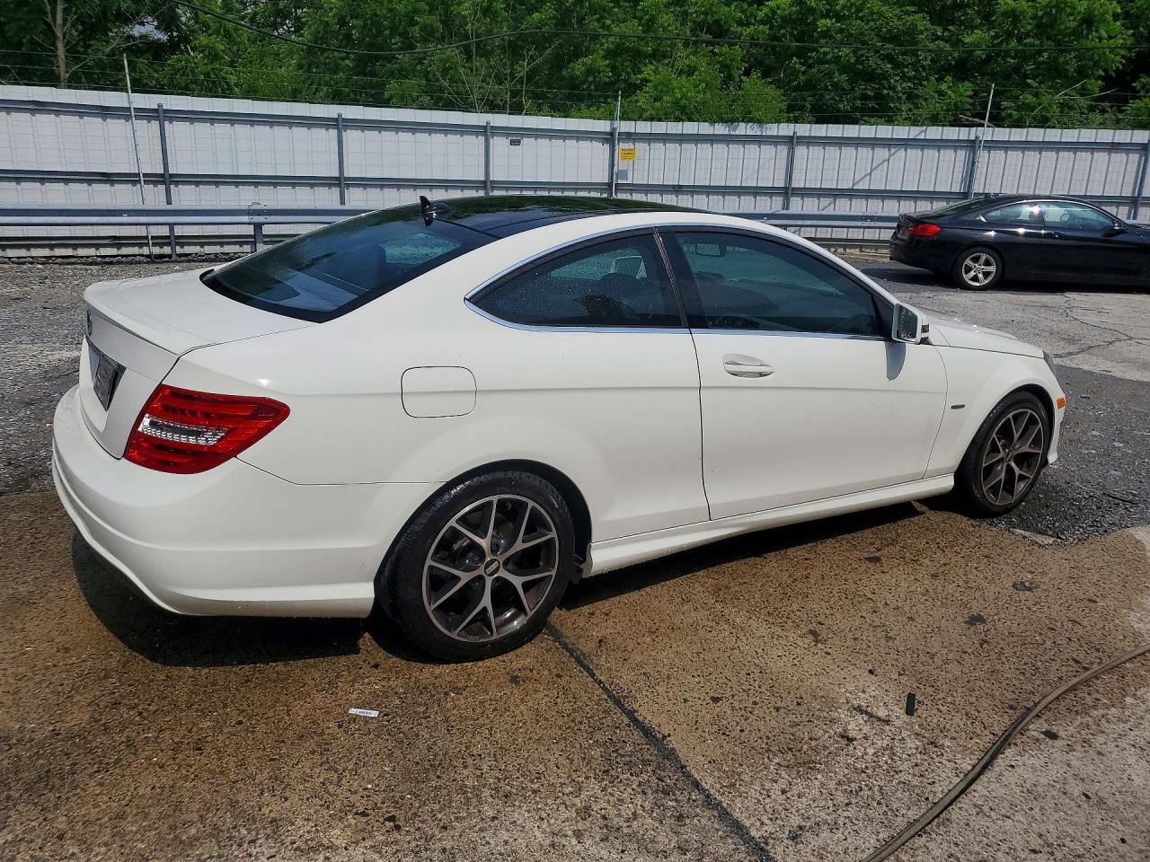 2012 Mercedes-benz C 250 White vin: WDDGJ4HB4CF856501