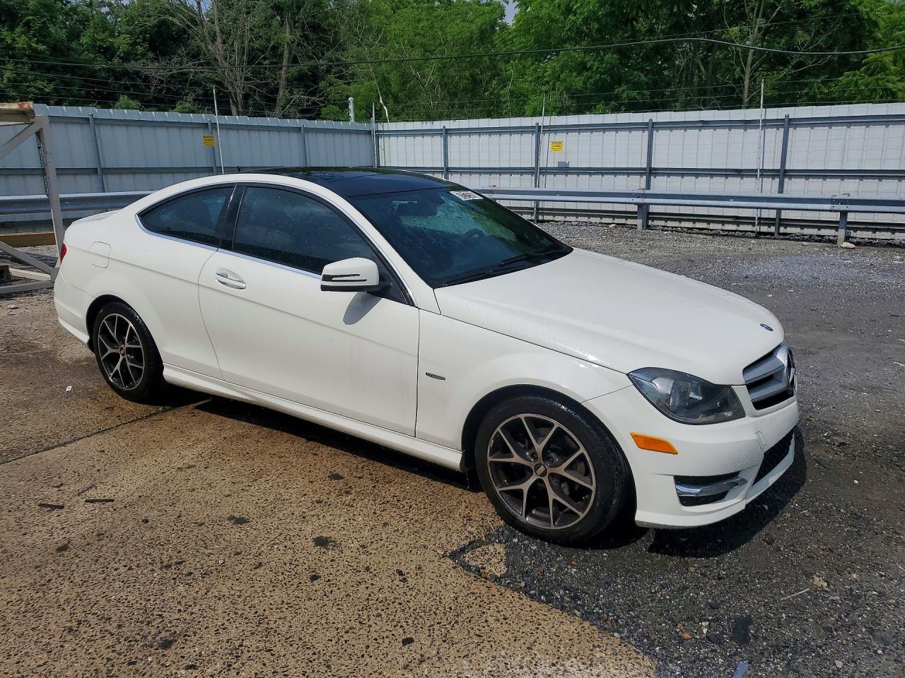2012 Mercedes-benz C 250 White vin: WDDGJ4HB4CF856501