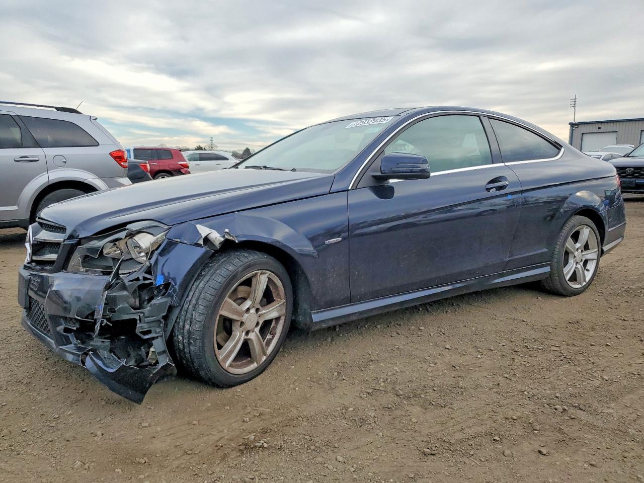 2012 Mercedes-benz C 250 Синий vin: WDDGJ4HB4CF925137