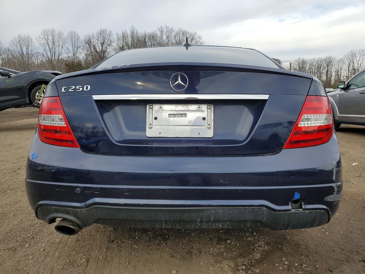 2012 Mercedes-benz C 250 Синий vin: WDDGJ4HB4CF925137