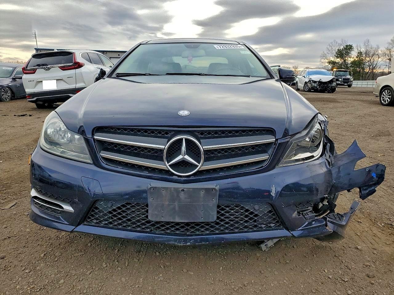 2012 Mercedes-benz C 250 Синий vin: WDDGJ4HB4CF925137