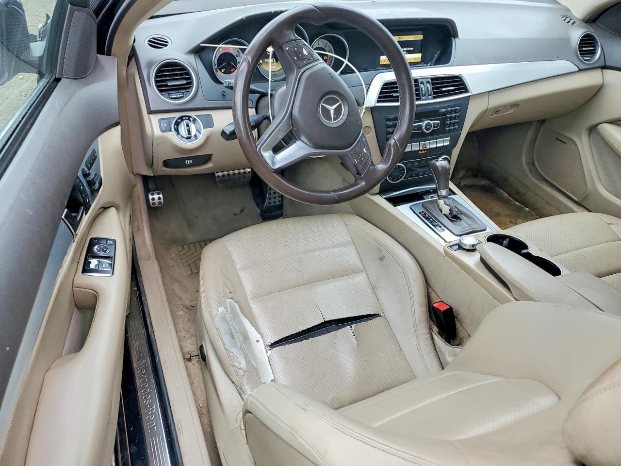 2012 Mercedes-benz C 250 Синий vin: WDDGJ4HB4CF925137