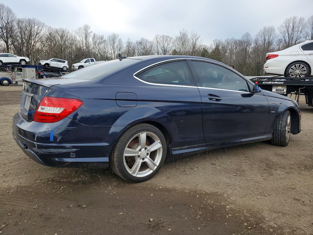 2012 Mercedes-benz C 250 Синий vin: WDDGJ4HB4CF925137