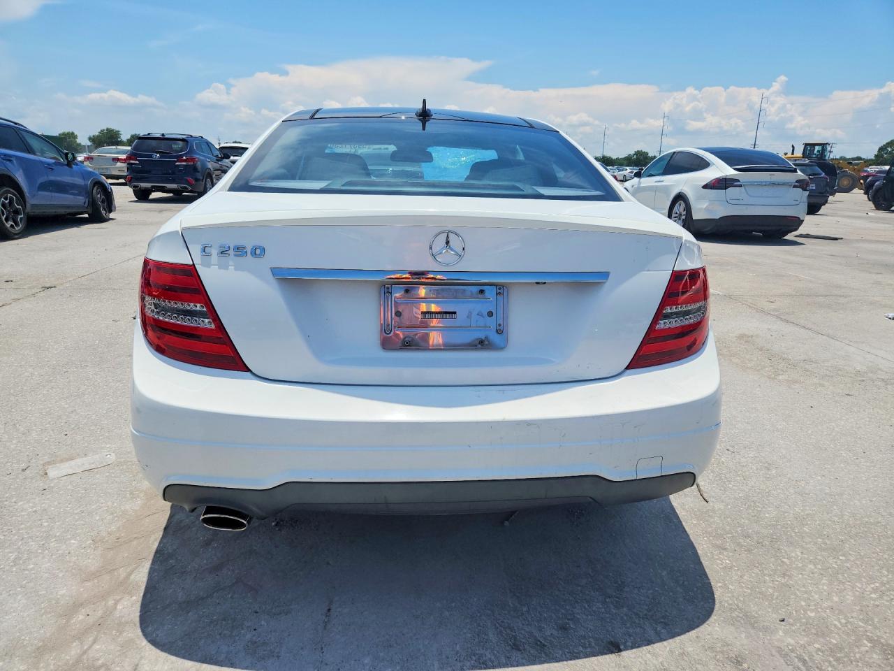 2013 Mercedes-benz C 250 White vin: WDDGJ4HB4DF970743