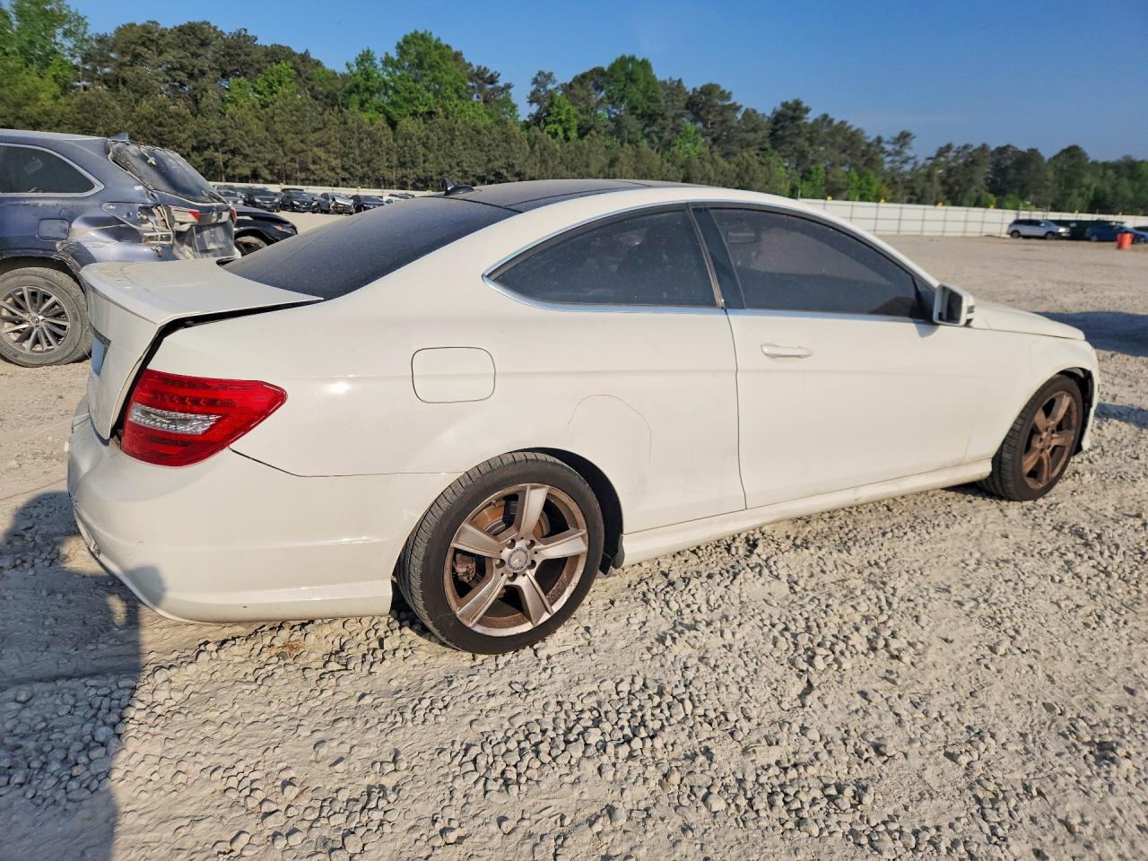 2013 Mercedes-benz C 250 White vin: WDDGJ4HB4DF996047