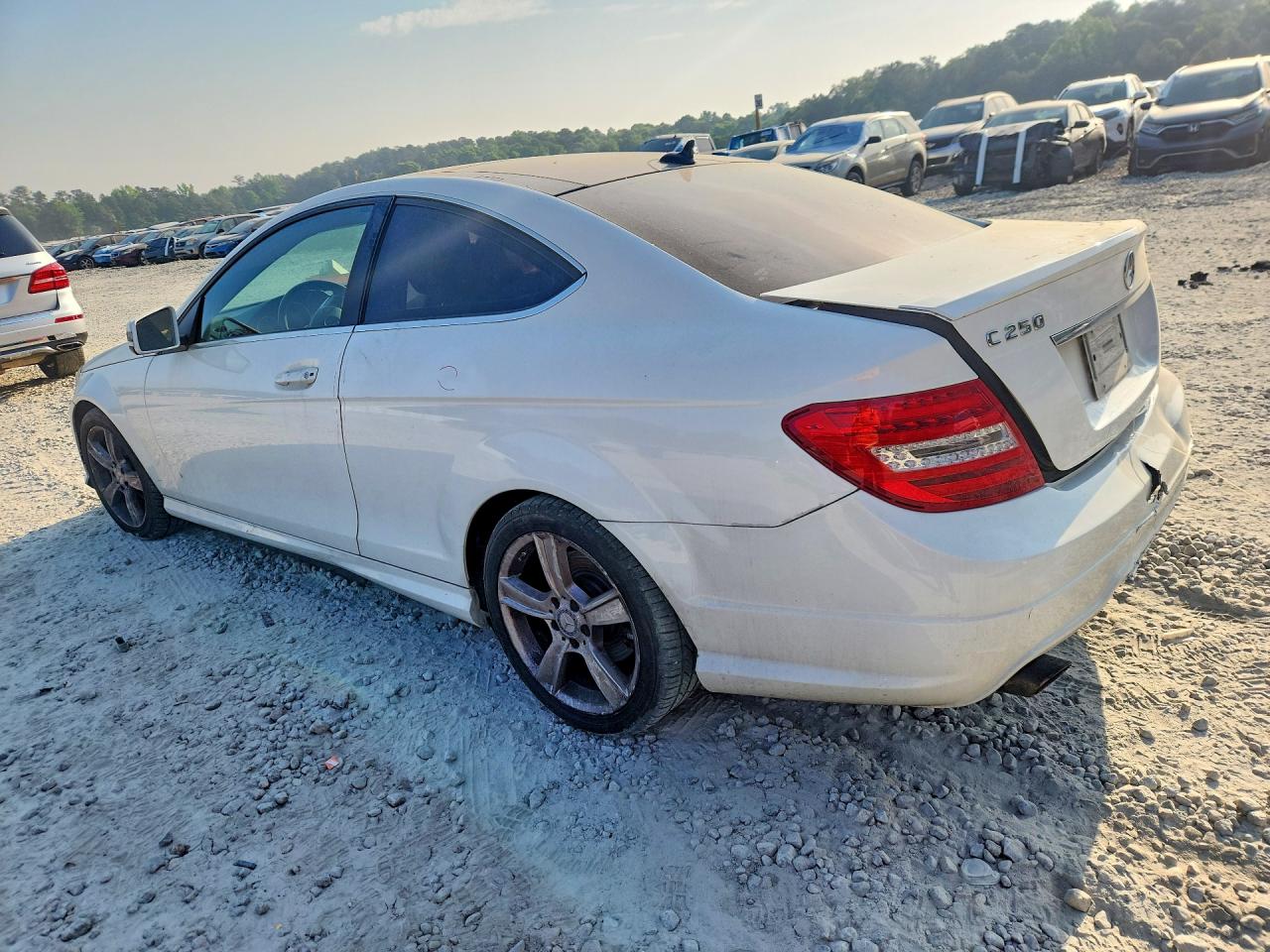 2013 Mercedes-benz C 250 White vin: WDDGJ4HB4DF996047