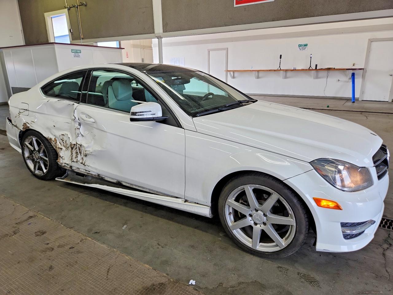 2013 Mercedes-benz C 250 White vin: WDDGJ4HB4DG029500