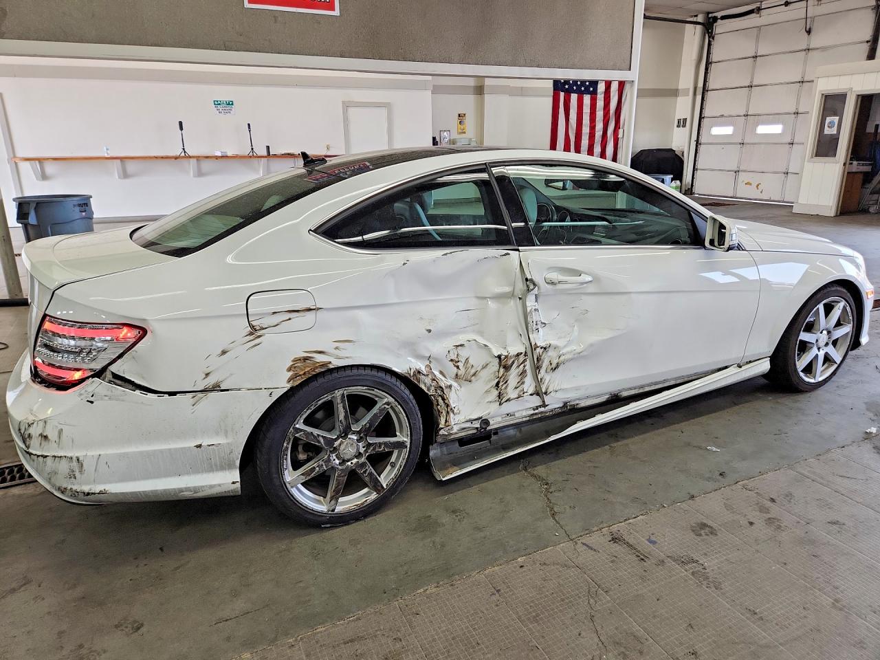 2013 Mercedes-benz C 250 White vin: WDDGJ4HB4DG029500