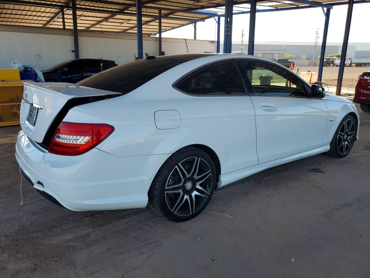 2014 Mercedes-benz C 250 Белый vin: WDDGJ4HB4EG205818