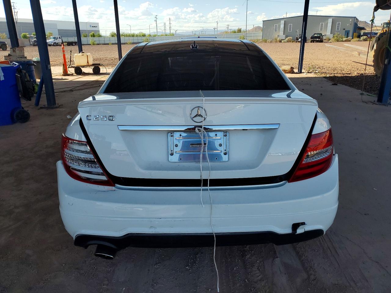 2014 Mercedes-benz C 250 Белый vin: WDDGJ4HB4EG205818
