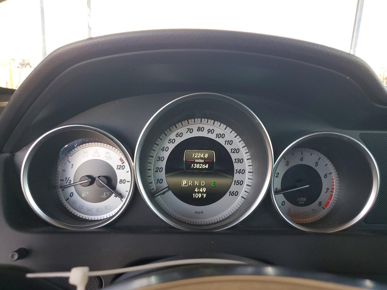 2014 Mercedes-benz C 250 Белый vin: WDDGJ4HB4EG205818