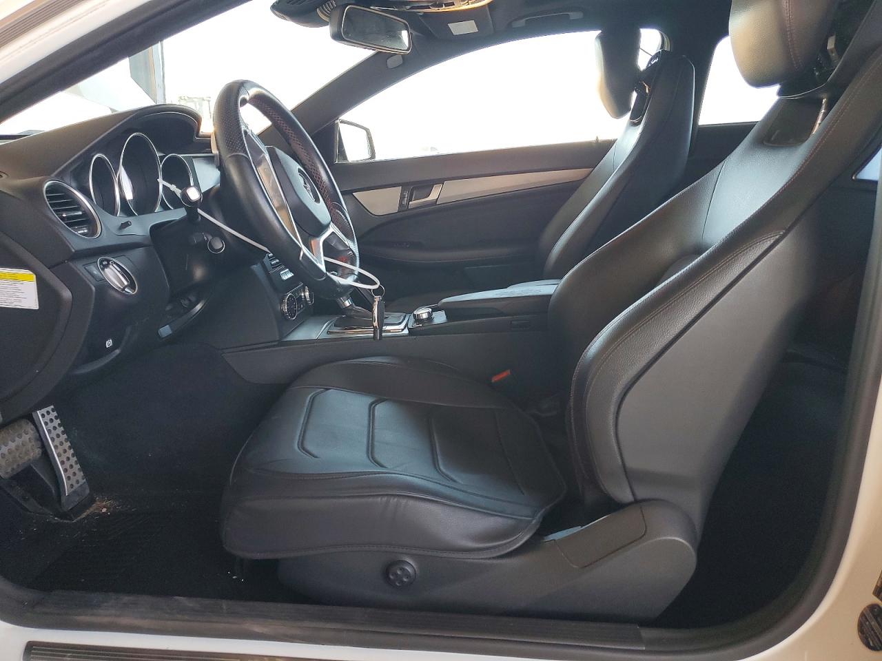 2014 Mercedes-benz C 250 Белый vin: WDDGJ4HB4EG205818