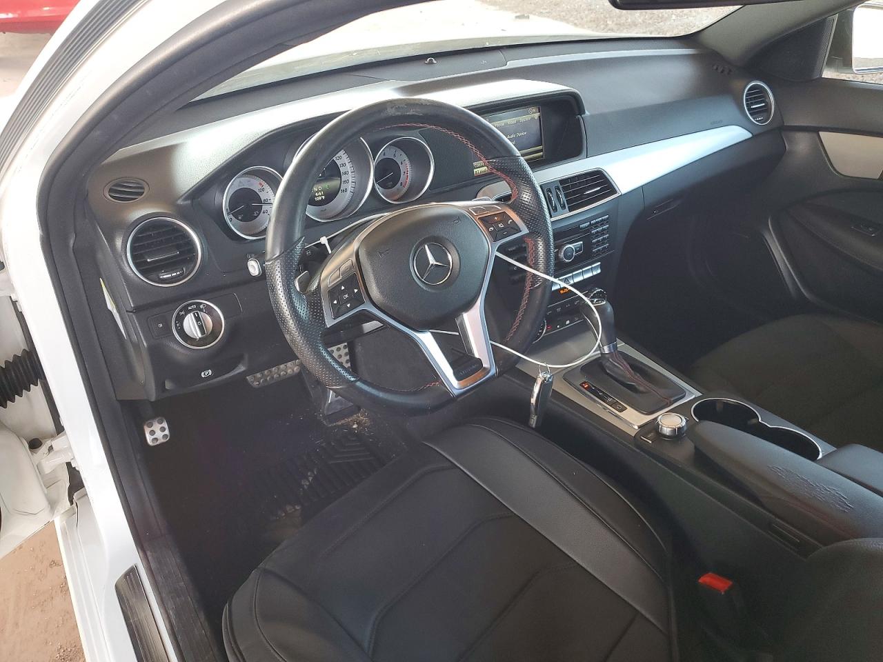 2014 Mercedes-benz C 250 Белый vin: WDDGJ4HB4EG205818