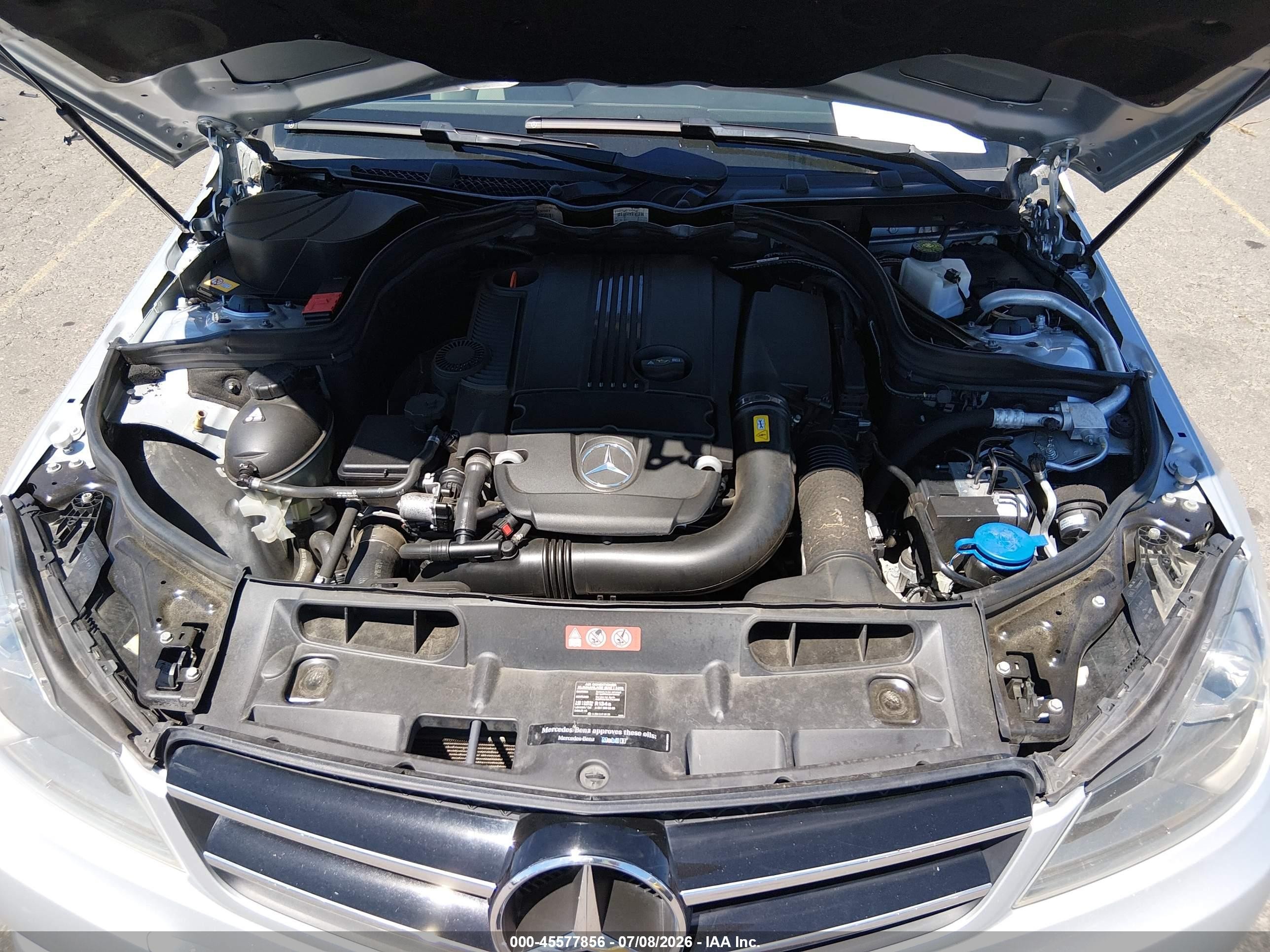 2014 Mercedes-benz C 250   Silver vin: WDDGJ4HB4EG266571