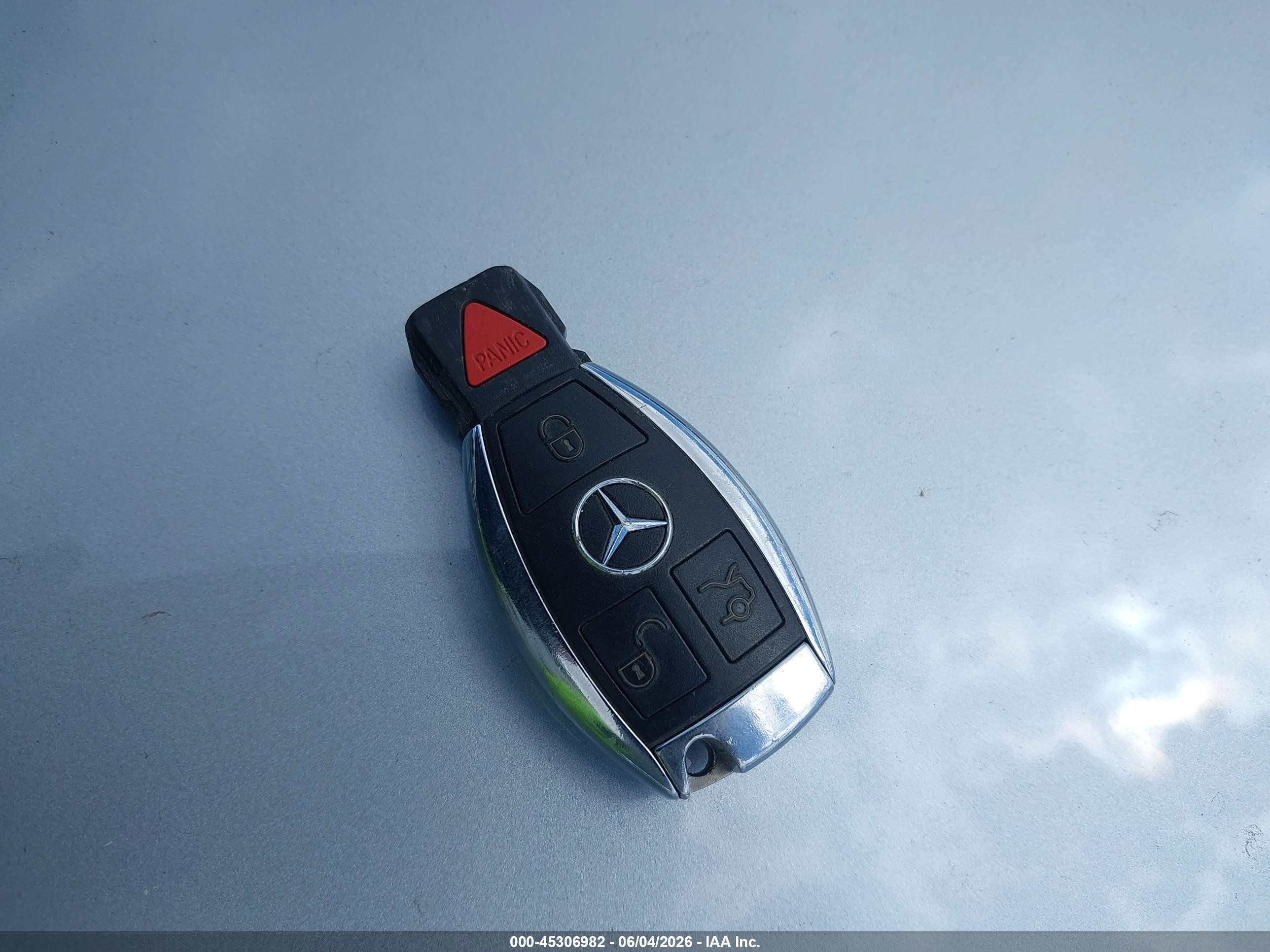 2014 Mercedes-benz C 250   Черный vin: WDDGJ4HB4EG273228