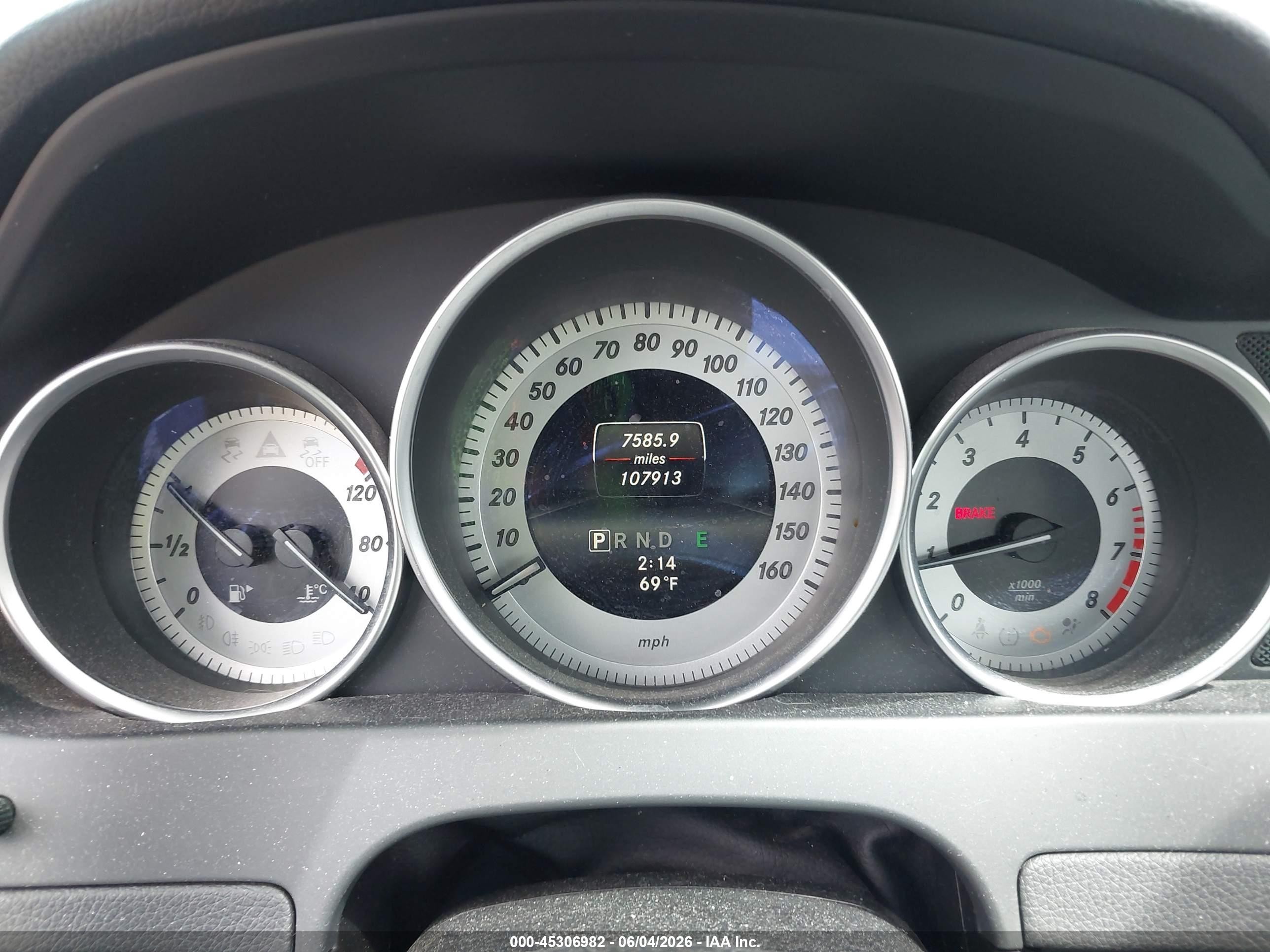 2014 Mercedes-benz C 250   Черный vin: WDDGJ4HB4EG273228