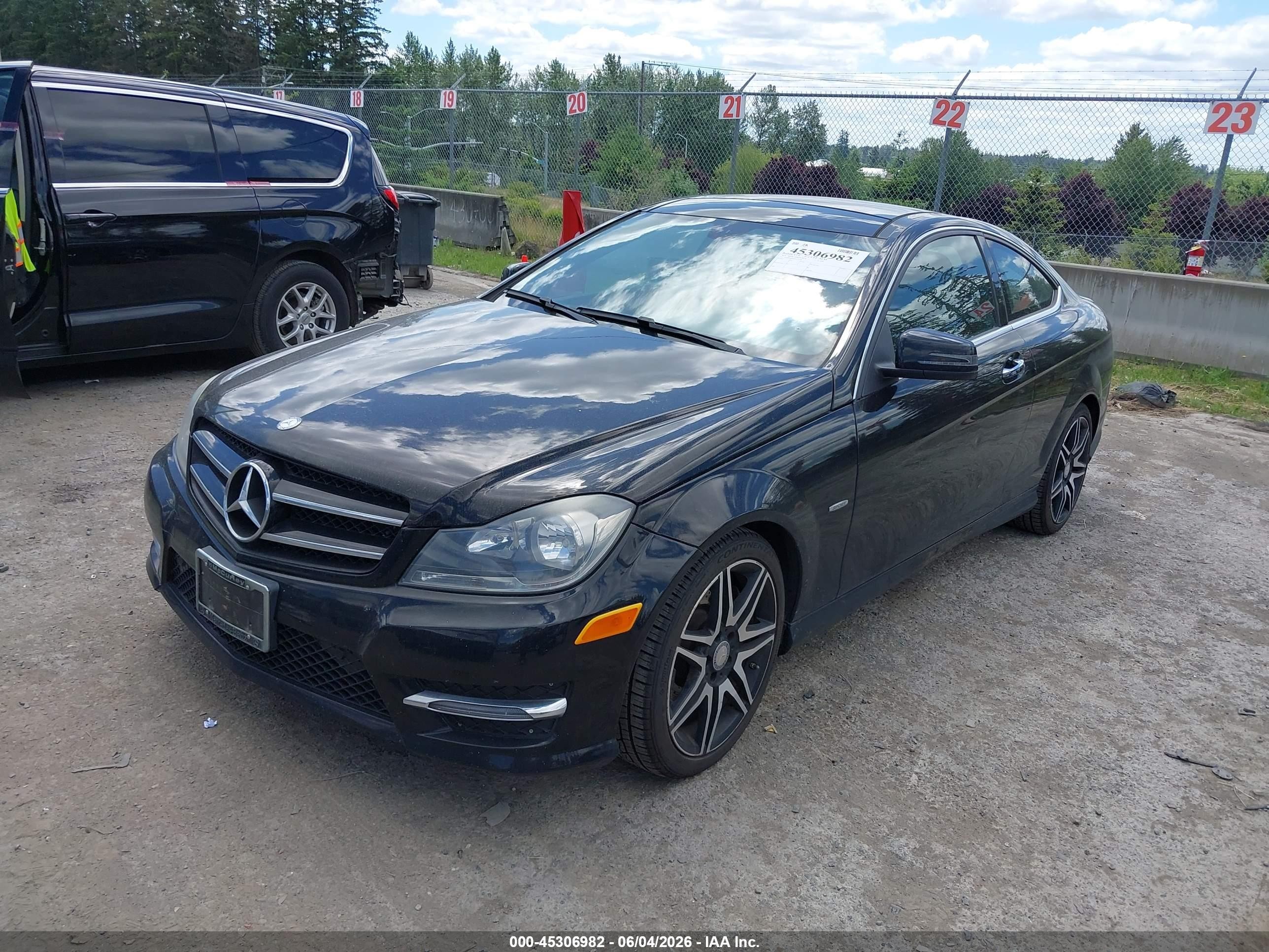 2014 Mercedes-benz C 250   Черный vin: WDDGJ4HB4EG273228
