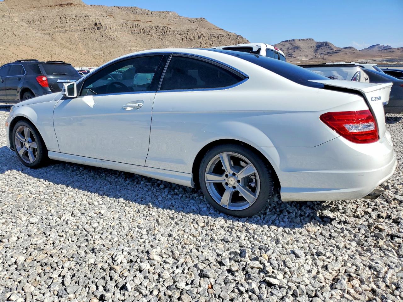 2014 Mercedes-benz C 250 White vin: WDDGJ4HB4EG312013