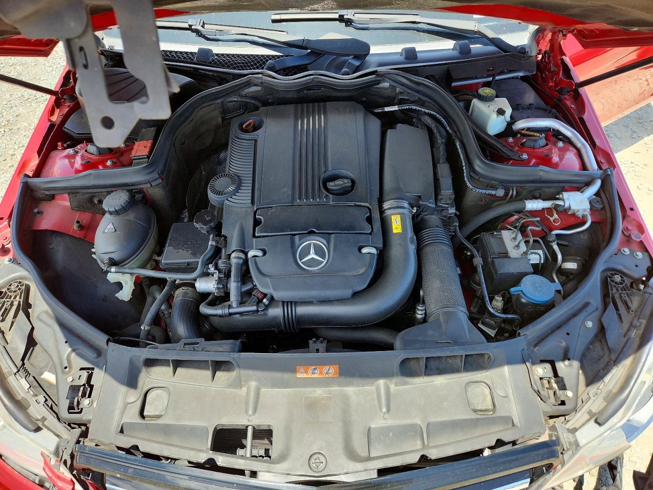 2012 Mercedes-benz C 250 Red vin: WDDGJ4HB5CF786183