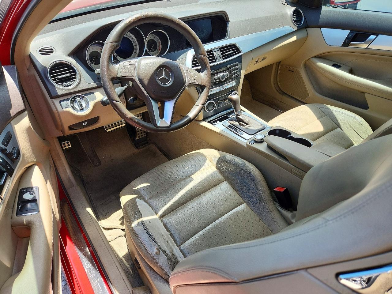 2012 Mercedes-benz C 250 Red vin: WDDGJ4HB5CF786183