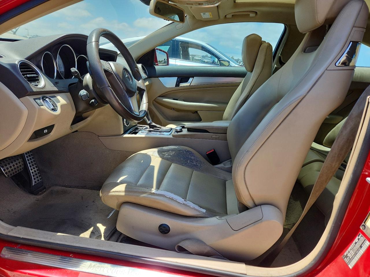 2012 Mercedes-benz C 250 Red vin: WDDGJ4HB5CF786183