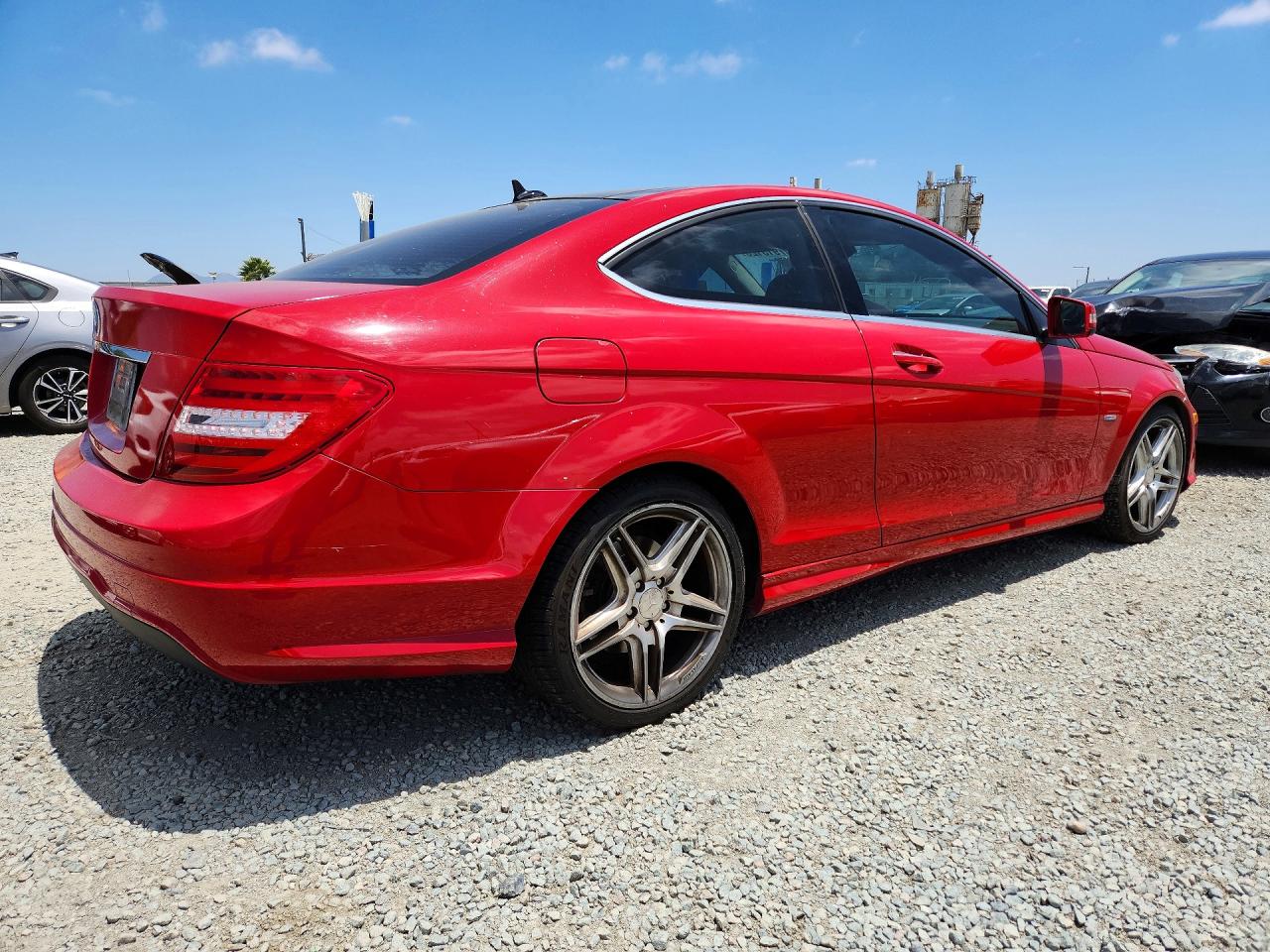2012 Mercedes-benz C 250 Red vin: WDDGJ4HB5CF786183