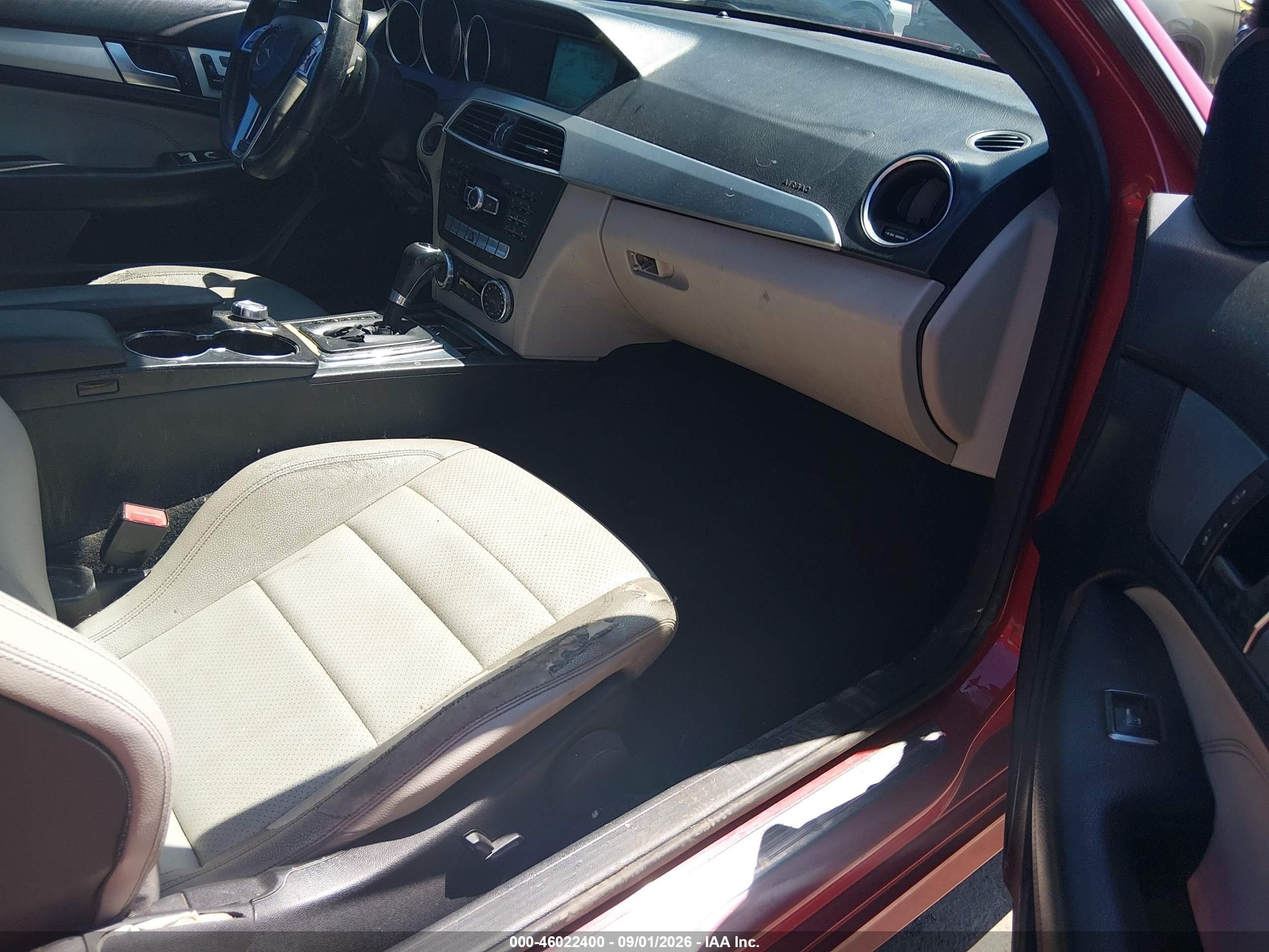2012 Mercedes-benz C 250   Red vin: WDDGJ4HB5CF807078