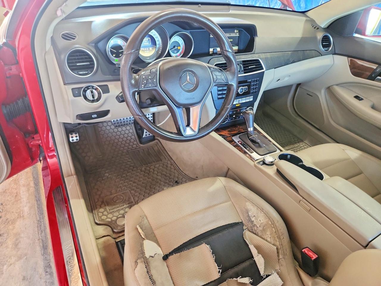 2012 Mercedes-benz C 250 Red vin: WDDGJ4HB5CF925504