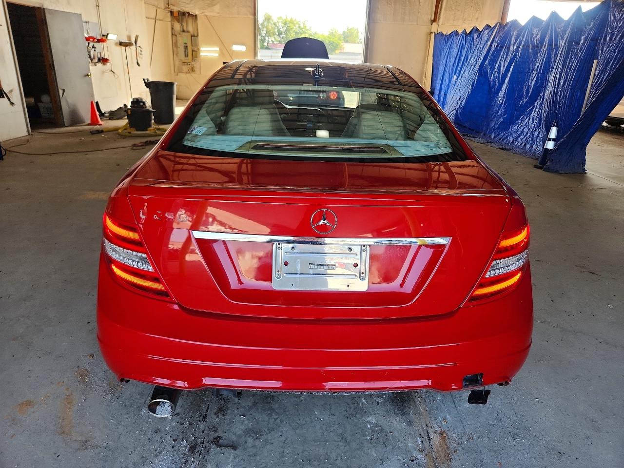 2012 Mercedes-benz C 250 Red vin: WDDGJ4HB5CF925504