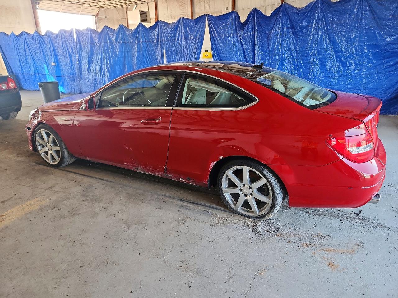 2012 Mercedes-benz C 250 Red vin: WDDGJ4HB5CF925504