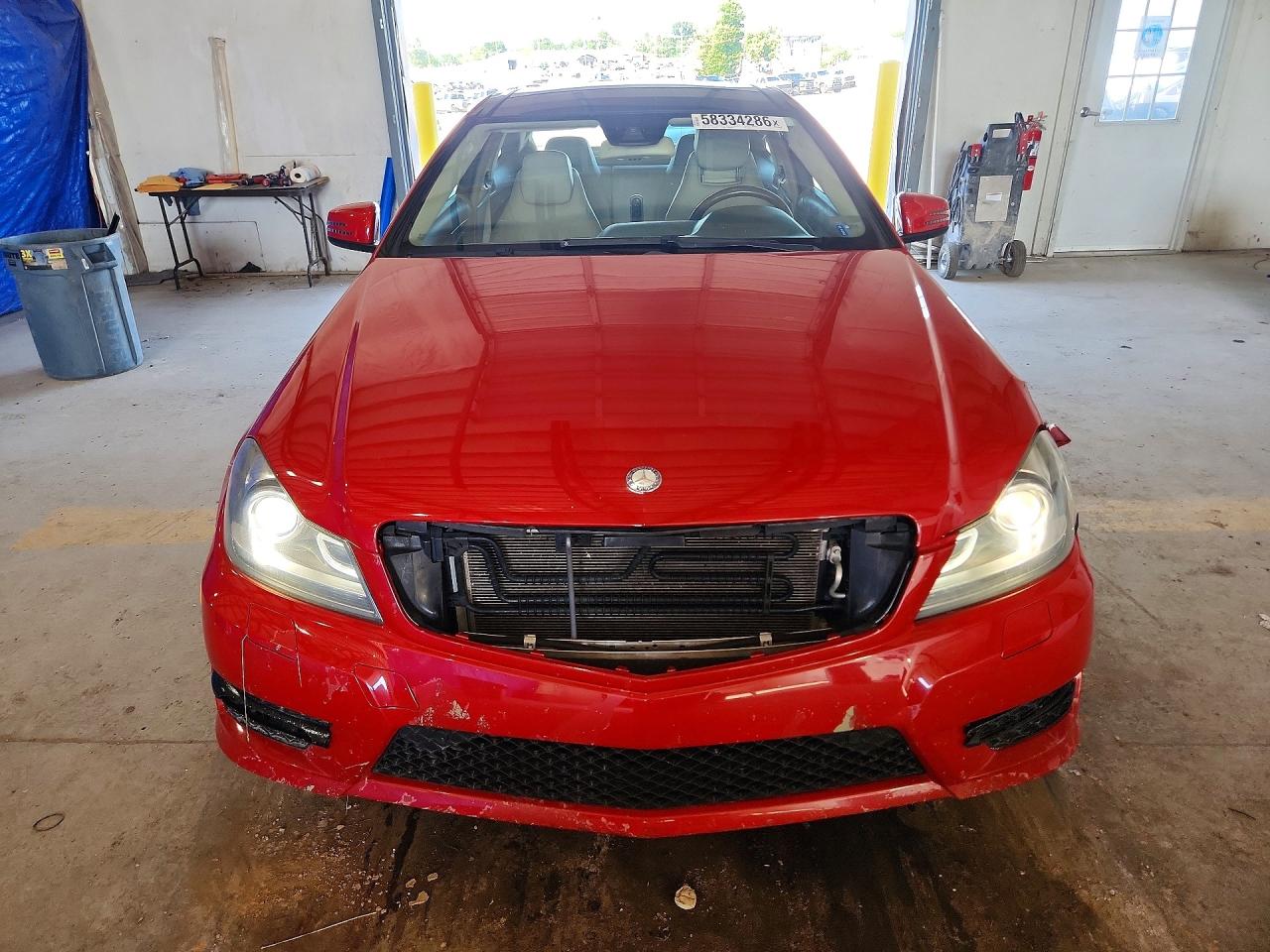 2012 Mercedes-benz C 250 Red vin: WDDGJ4HB5CF925504