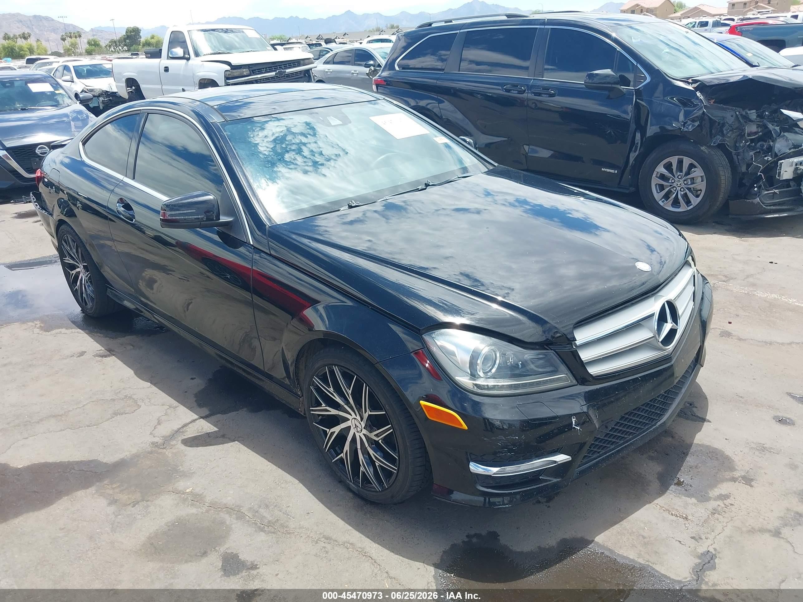 2013 Mercedes-benz C 250   Черный vin: WDDGJ4HB5DF956673