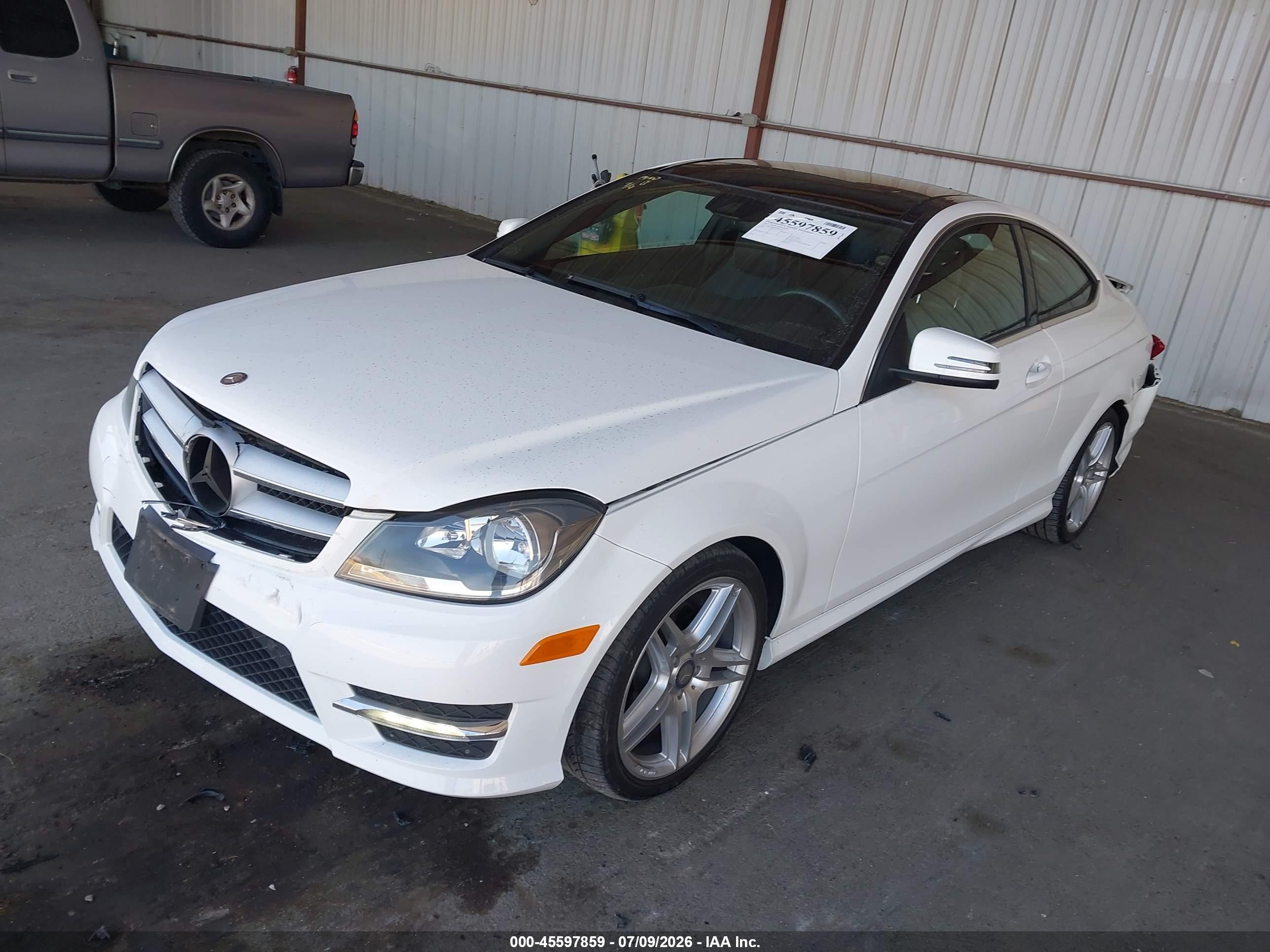 2013 Mercedes-benz C 250   Белый vin: WDDGJ4HB5DF967043
