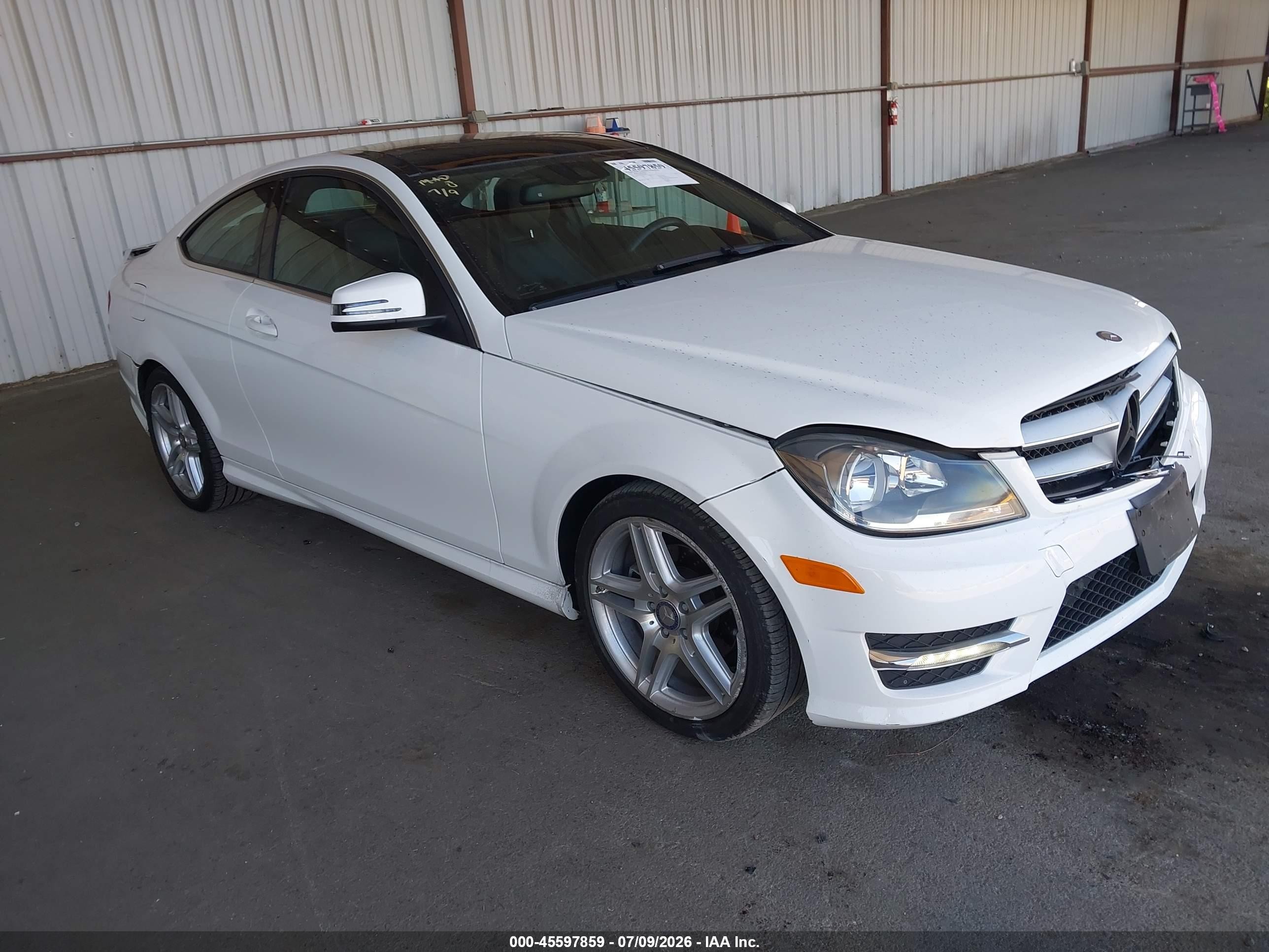 2013 Mercedes-benz C 250   Белый vin: WDDGJ4HB5DF967043