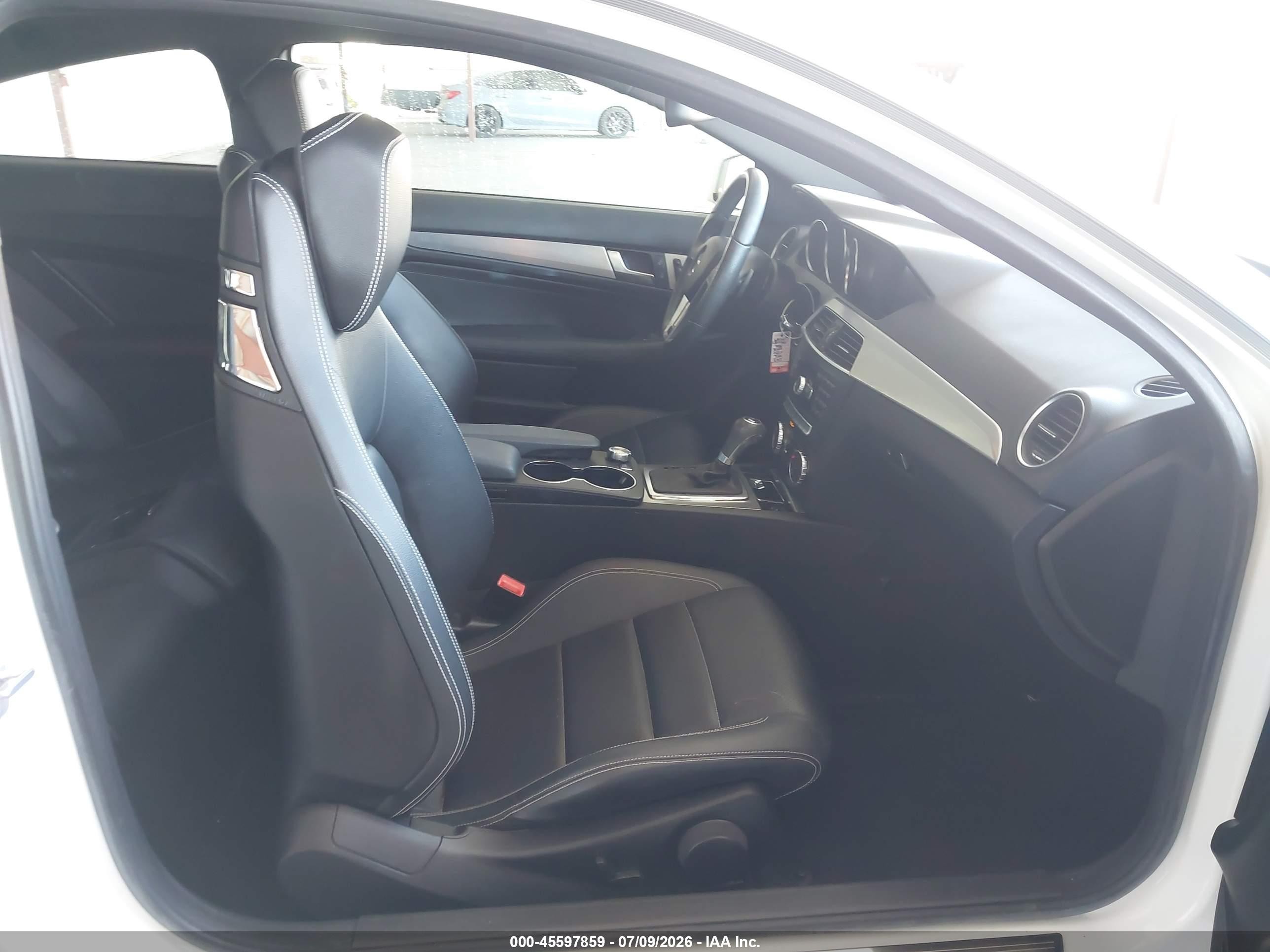 2013 Mercedes-benz C 250   Белый vin: WDDGJ4HB5DF967043