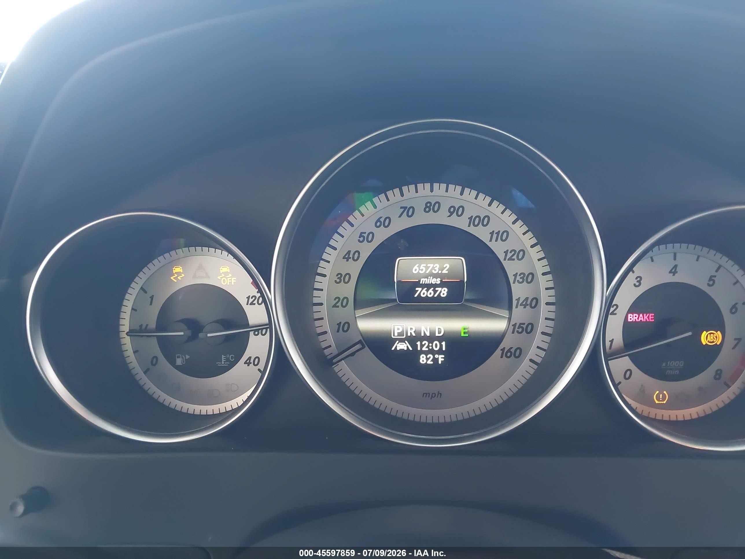 2013 Mercedes-benz C 250   Белый vin: WDDGJ4HB5DF967043